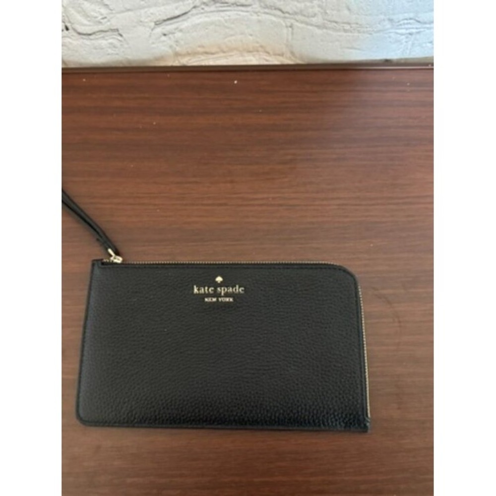 NWT Kate Spade Lucy Medium L Zip Wristlet Black Pebbled Leather KF574‎